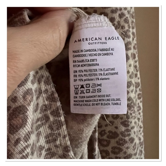 AMERICAN EAGLE Soft & Sexy Animal Print Plush Top - Picture 4 of 8